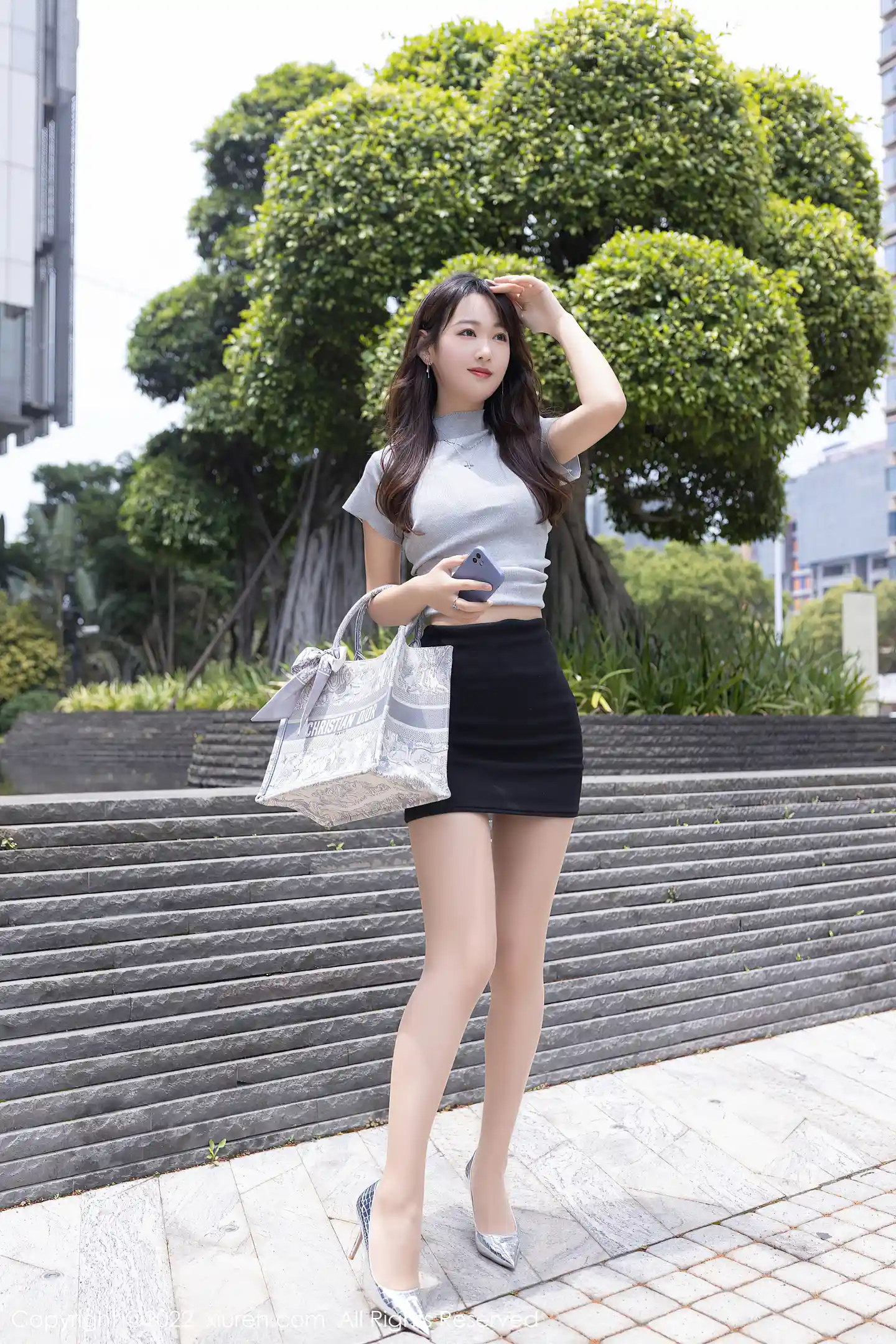 图片[2]-[XiuRen秀人网] VOL.5439 模特唐安琪灰色收身上衣配黑短裙半脱露蕾丝内衣迷人诱惑写真80P-秀人网官方网站